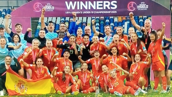 Spaniens U19 holt sich EM-Titel